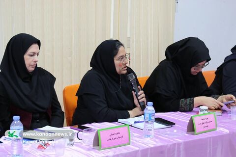 دیدار مدیران مراکز با مدیر کل و کارشناسان استان و رونمایی از کتاب