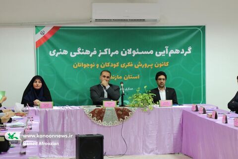 دیدار مدیران مراکز با مدیر کل و کارشناسان استان و رونمایی از کتاب