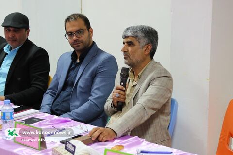 دیدار مدیران مراکز با مدیر کل و کارشناسان استان و رونمایی از کتاب