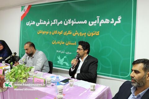 دیدار مدیران مراکز با مدیر کل و کارشناسان استان و رونمایی از کتاب