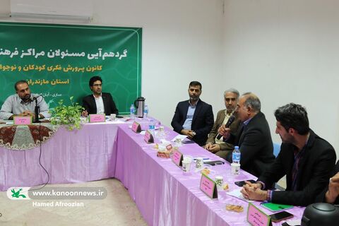 دیدار مدیران مراکز با مدیر کل و کارشناسان استان و رونمایی از کتاب