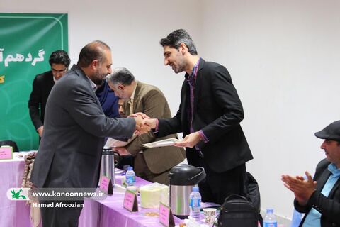 دیدار مدیران مراکز با مدیر کل و کارشناسان استان و رونمایی از کتاب