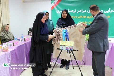 دیدار مدیران مراکز با مدیر کل و کارشناسان استان و رونمایی از کتاب