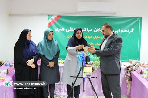 دیدار مدیران مراکز با مدیر کل و کارشناسان استان و رونمایی از کتاب