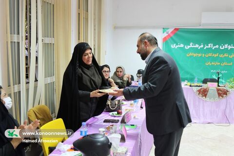 دیدار مدیران مراکز با مدیر کل و کارشناسان استان و رونمایی از کتاب