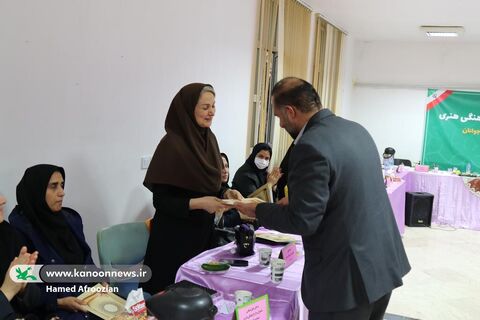 دیدار مدیران مراکز با مدیر کل و کارشناسان استان و رونمایی از کتاب