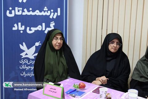 دیدار مدیران مراکز با مدیر کل و کارشناسان استان و رونمایی از کتاب