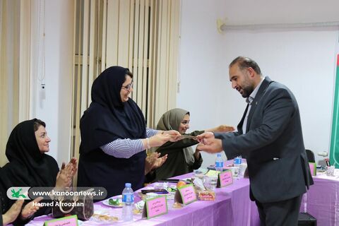 دیدار مدیران مراکز با مدیر کل و کارشناسان استان و رونمایی از کتاب