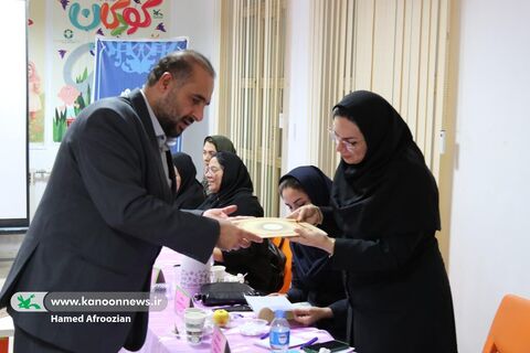 دیدار مدیران مراکز با مدیر کل و کارشناسان استان و رونمایی از کتاب