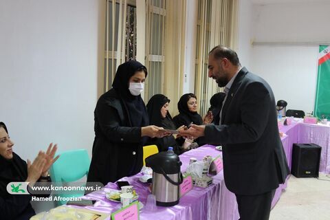 دیدار مدیران مراکز با مدیر کل و کارشناسان استان و رونمایی از کتاب