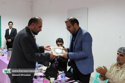 دیدار مدیران مراکز با مدیر کل و کارشناسان استان و رونمایی از کتاب