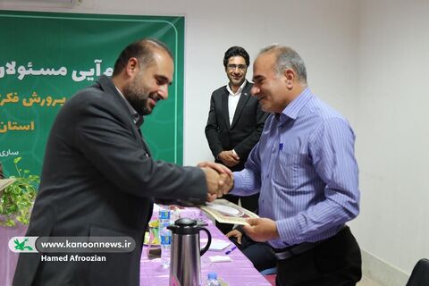 دیدار مدیران مراکز با مدیر کل و کارشناسان استان و رونمایی از کتاب