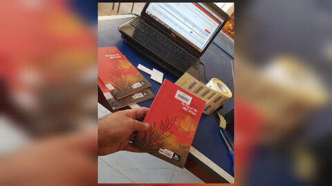 مراکز کانون کرمانشاه در حال لیبل‌گذاری کتاب‌ها به روایت تصویر