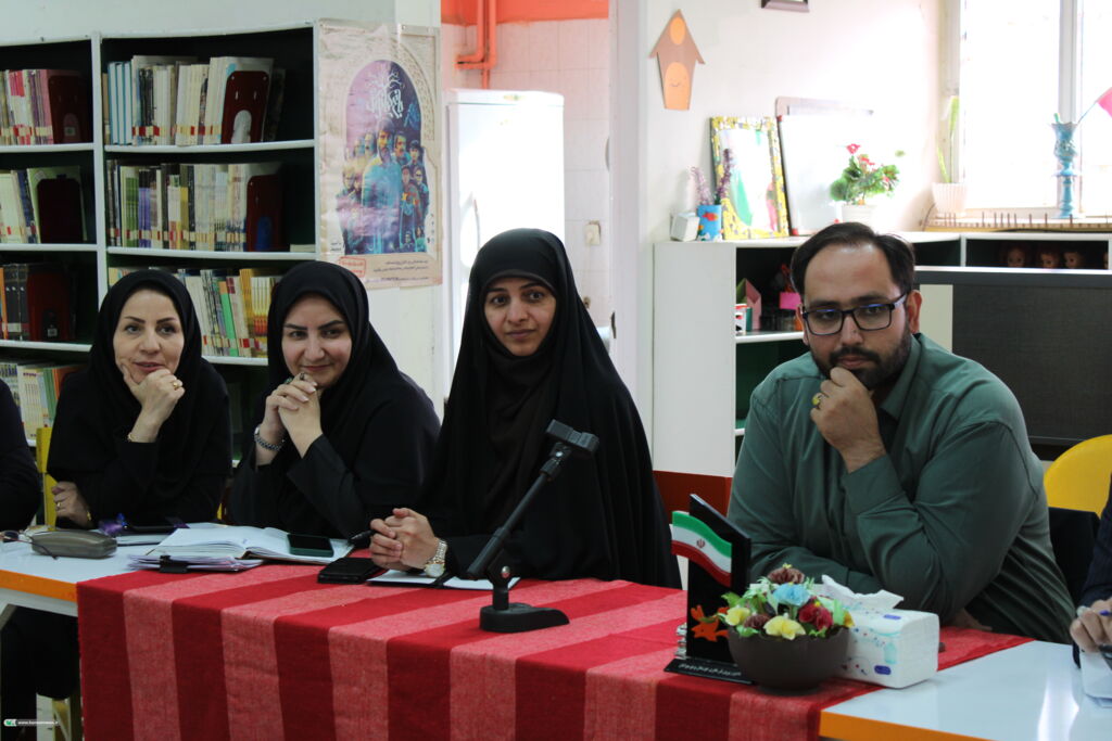 نشست فصلی مدیرکل کانون همدان با مربیان مراکز حوزه یک برگزار شد