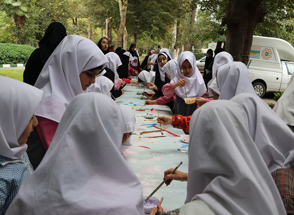 ویژهبرنامه «به رنگ مدرسه، به عطر دانایی» در رشت برگزارشد