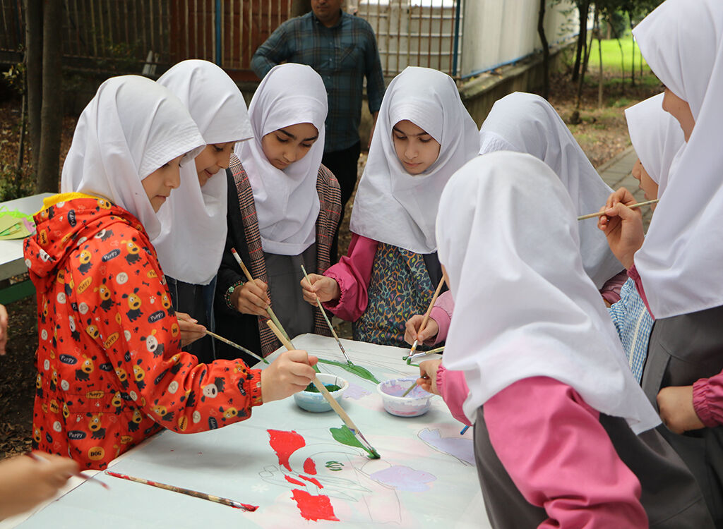 ویژهبرنامه «به رنگ مدرسه، به عطر دانایی» در رشت برگزارشد