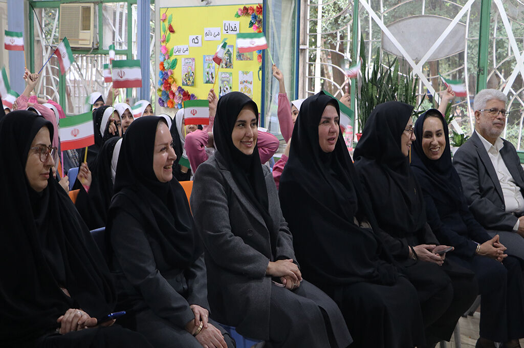 ویژهبرنامه «به رنگ مدرسه، به عطر دانایی» در رشت برگزارشد