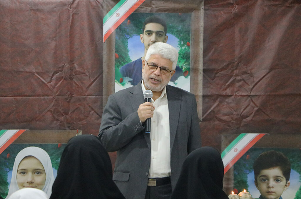 ویژهبرنامه «به رنگ مدرسه، به عطر دانایی» در رشت برگزارشد