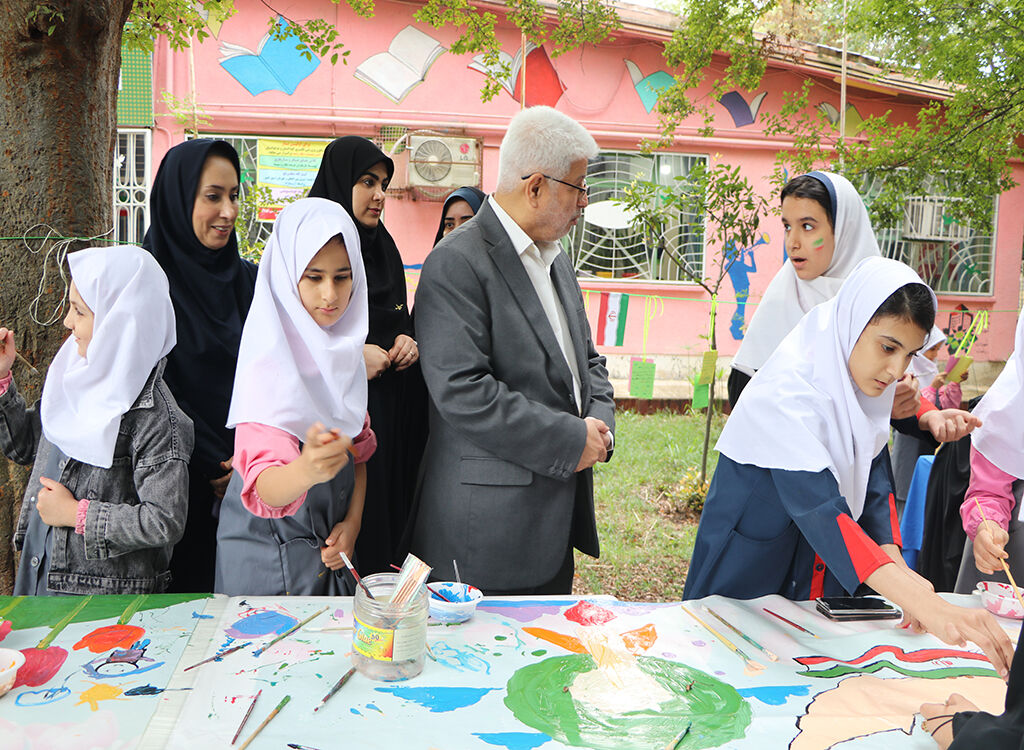 ویژهبرنامه «به رنگ مدرسه، به عطر دانایی» در رشت برگزارشد