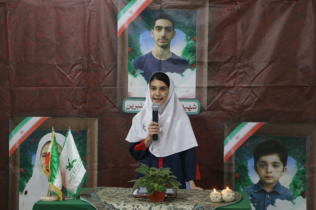 ویژهبرنامه «به رنگ مدرسه، به عطر دانایی» در رشت برگزارشد