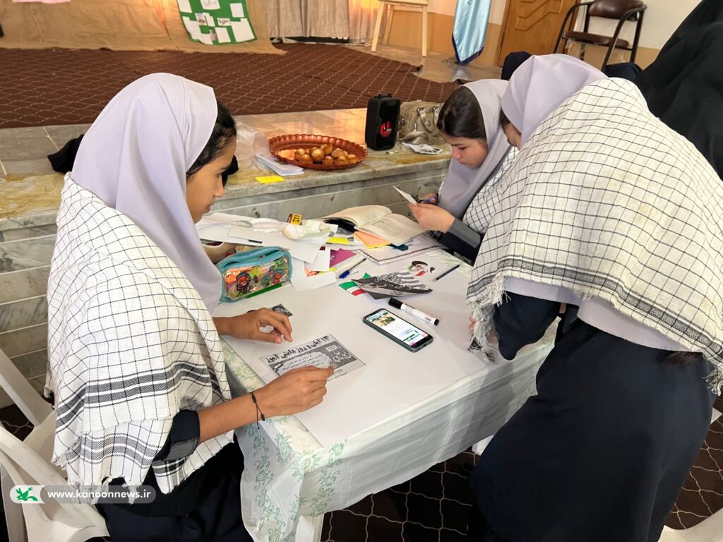 مسابقه نشریه‌ دیواری هفته بسیج دانش‌آموزی گنبد کاووس برگزار شد