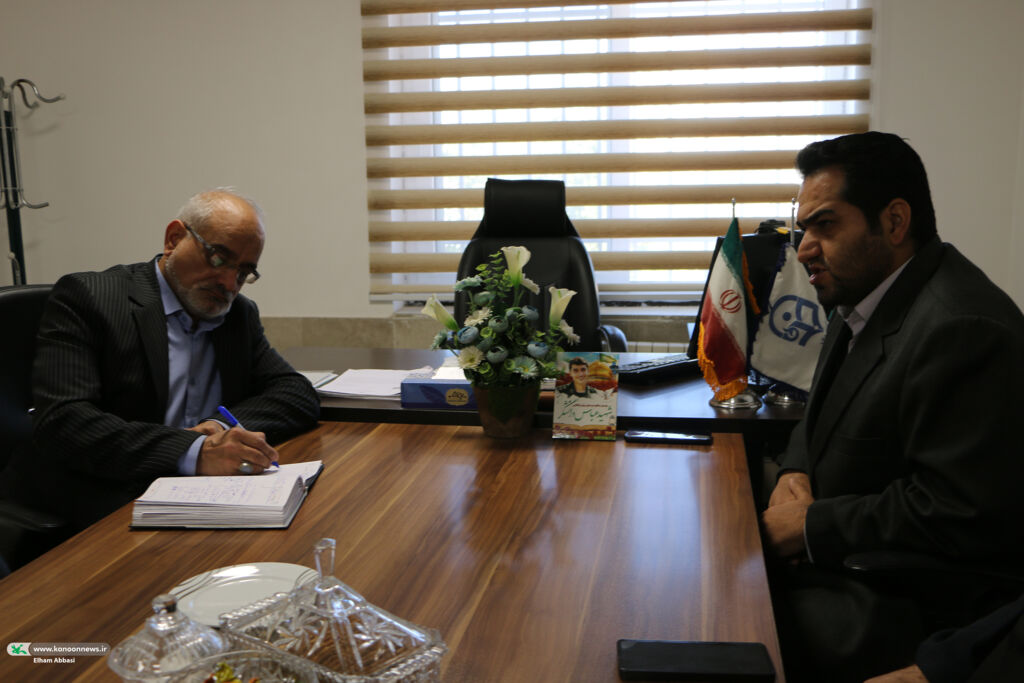 نشست هماندیشی مدیرکل کانون سمنان و سرپرست پردیسهای دانشگاه فرهنگیان با محوریت جشنواره «در مسیر آفرینش»