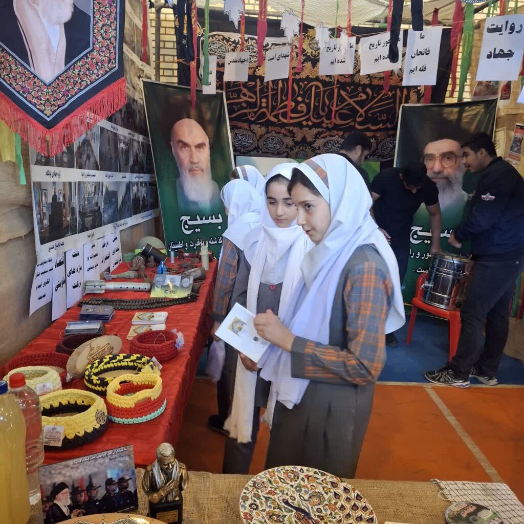 حضور مربیان و کانونیاران مرکز کنگاور در آیین نمایشگاه اسوه بسیج