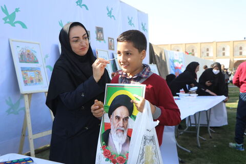 حضور پررنگ کانون پرورش فکری کودکان و نوجوانان استان اصفهان در مراسم ۱۳ آبان ۱۴۰۴