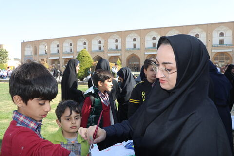 حضور پررنگ کانون پرورش فکری کودکان و نوجوانان استان اصفهان در مراسم ۱۳ آبان ۱۴۰۴