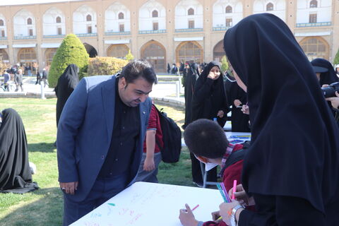 حضور پررنگ کانون پرورش فکری کودکان و نوجوانان استان اصفهان در مراسم ۱۳ آبان ۱۴۰۴