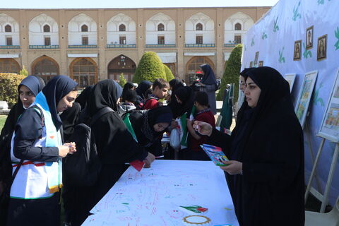 حضور پررنگ کانون پرورش فکری کودکان و نوجوانان استان اصفهان در مراسم ۱۳ آبان ۱۴۰۴