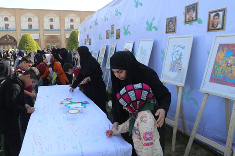حضور پررنگ کانون پرورش فکری کودکان و نوجوانان استان اصفهان در مراسم ۱۳ آبان ۱۴۰۴