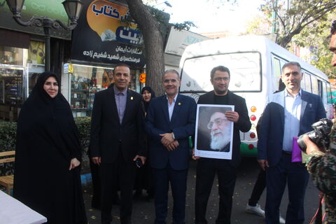 برپایی غرفه کانون پرور در مسیر راهپیمایی 13آبان 1404 با شعار (متحد و استوار ، مقابل استکبار)1