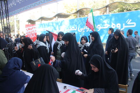 برپایی غرفه کانون پرور در مسیر راهپیمایی 13آبان 1404 با شعار (متحد و استوار ، مقابل استکبار)1