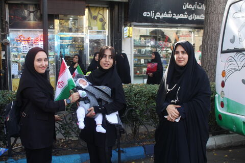 شبرپایی غرفه کانون پرور در مسیر راهپیمایی 13آبان 1404 با شعار (متحد و استوار ، مقابل استکبار)1