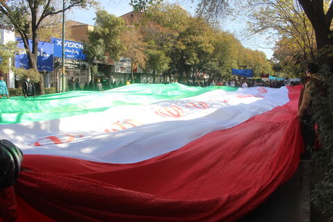 شبرپایی غرفه کانون پرور در مسیر راهپیمایی 13آبان 1404 با شعار (متحد و استوار ، مقابل استکبار)1