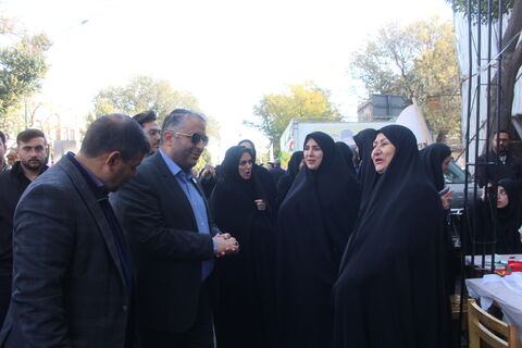برپایی غرفه کانون پرورش فکری کودکان و نوجوانان، در مسیر راهپیمایی ۱۳آبان ۱۴۰۴، با شعار (متحد و استوار ، مقابل استکبار)2