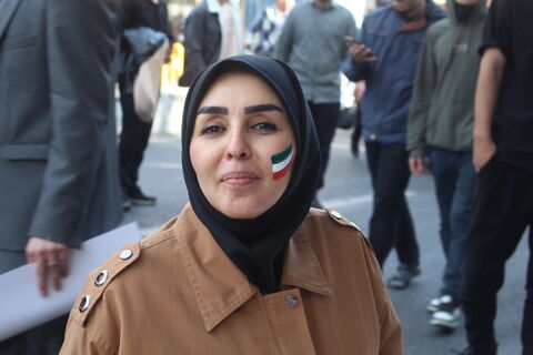 برپایی غرفه کانون پرورش فکری کودکان و نوجوانان، در مسیر راهپیمایی ۱۳آبان ۱۴۰۴، با شعار (متحد و استوار ، مقابل استکبار)2