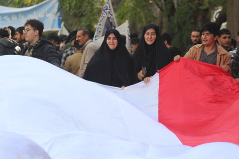 برپایی غرفه کانون پرورش فکری کودکان و نوجوانان، در مسیر راهپیمایی ۱۳آبان ۱۴۰۴، با شعار (متحد و استوار ، مقابل استکبار)2