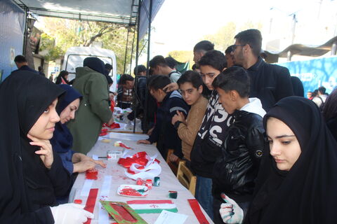 برپایی غرفه کانون پرورش فکری کودکان و نوجوانان، در مسیر راهپیمایی ۱۳آبان ۱۴۰۴، با شعار (متحد و استوار ، مقابل استکبار)2