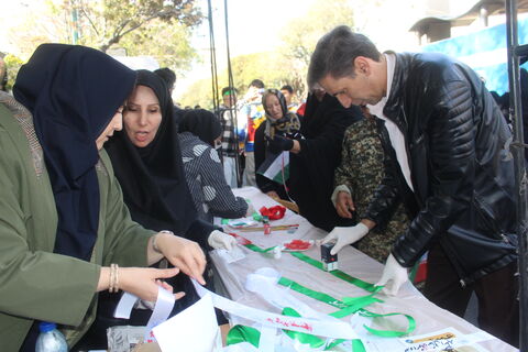 برپایی غرفه کانون پرورش فکری کودکان و نوجوانان، در مسیر راهپیمایی ۱۳آبان ۱۴۰۴، با شعار (متحد و استوار ، مقابل استکبار)2