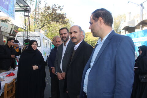 برپایی غرفه کانون پرورش فکری کودکان و نوجوانان، در مسیر راهپیمایی ۱۳آبان ۱۴۰۴، با شعار (متحد و استوار ، مقابل استکبار)2