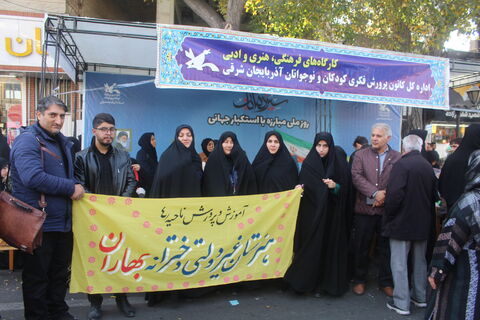 برپایی غرفه کانون پرورش فکری کودکان و نوجوانان، در مسیر راهپیمایی ۱۳آبان ۱۴۰۴، با شعار (متحد و استوار ، مقابل استکبار)2