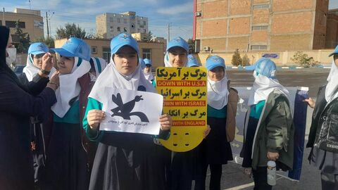 برپایی غرفه مراکز استان آذربایجان شرقی، در مسیر راهپیمایی ۱۳آبان ۱۴۰۴، با شعار (متحد و استوار ، مقابل استکبار)3