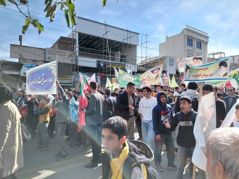 برپایی غرفه مراکز استان آذربایجان شرقی، در مسیر راهپیمایی ۱۳آبان ۱۴۰۴، با شعار (متحد و استوار ، مقابل استکبار)3