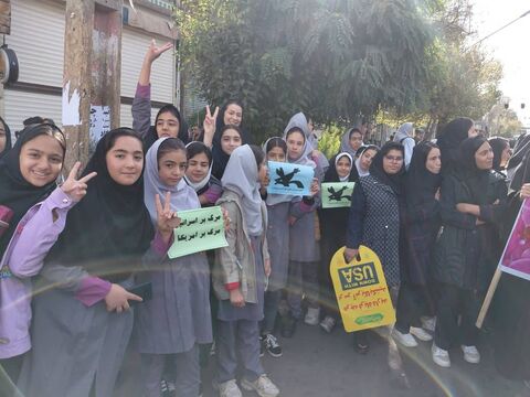 برپایی غرفه مراکز استان آذربایجان شرقی، در مسیر راهپیمایی ۱۳آبان ۱۴۰۴، با شعار (متحد و استوار ، مقابل استکبار)3