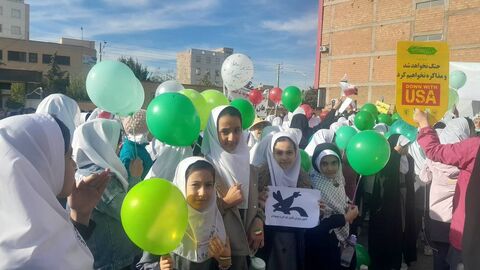 برپایی غرفه مراکز استان آذربایجان شرقی، در مسیر راهپیمایی ۱۳آبان ۱۴۰۴، با شعار (متحد و استوار ، مقابل استکبار)3