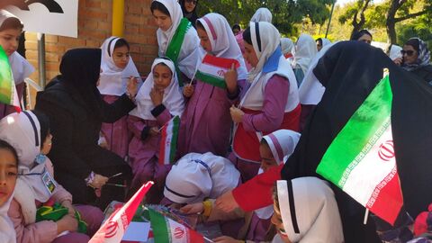 برپایی غرفه مراکز استان آذربایجان شرقی، در مسیر راهپیمایی ۱۳آبان ۱۴۰۴، با شعار (متحد و استوار ، مقابل استکبار)3