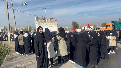 برپایی غرفه مراکز استان آذربایجان شرقی، در مسیر راهپیمایی ۱۳آبان ۱۴۰۴، با شعار (متحد و استوار ، مقابل استکبار)3