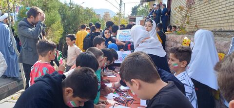 برپایی غرفه مراکز استان آذربایجان شرقی، در مسیر راهپیمایی ۱۳آبان ۱۴۰۴، با شعار (متحد و استوار ، مقابل استکبار)3